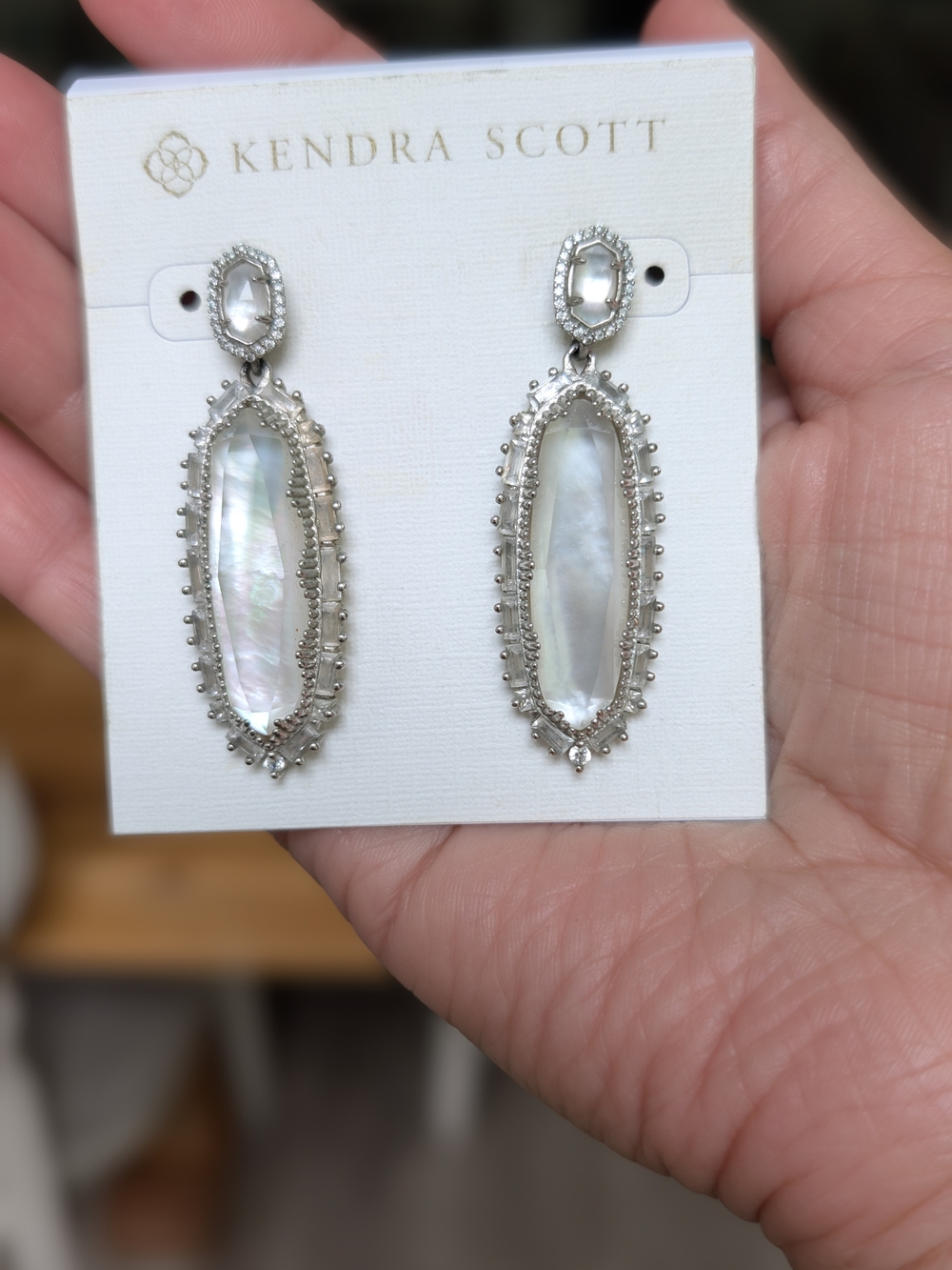 Kendra Scott Iridescent White Mother-of-Pearl Drop Earrings in Silver